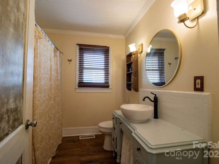 805 Pine Street, Mooresville, NC 28115.  MLS# CAR4276979, YatesRealty ID 26280. 