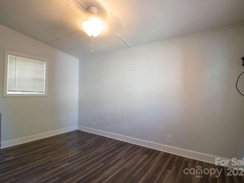 805 Pine Street, Mooresville, NC 28115.  MLS# CAR4276979, YatesRealty ID 26280. 