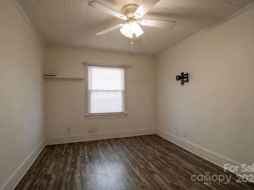 805 Pine Street, Mooresville, NC 28115.  MLS# CAR4276979, YatesRealty ID 26280. 