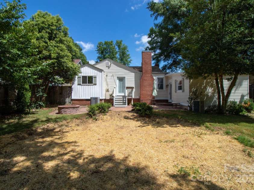 805 Pine Street, Mooresville, NC 28115.  MLS# CAR4276979, YatesRealty ID 26280. 