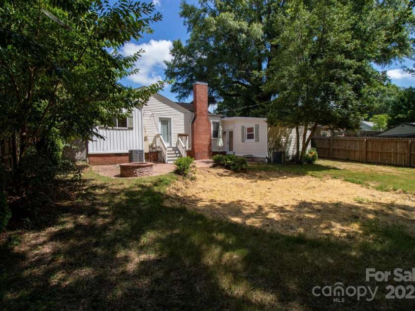 805 Pine Street, Mooresville, NC 28115.  MLS# CAR4276979, YatesRealty ID 26280. 