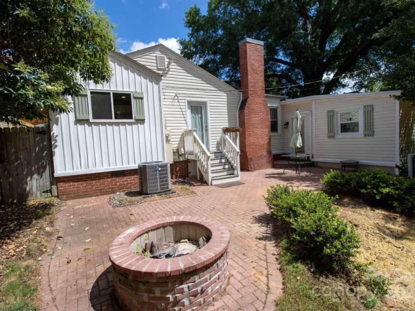 805 Pine Street, Mooresville, NC 28115.  MLS# CAR4276979, YatesRealty ID 26280. 