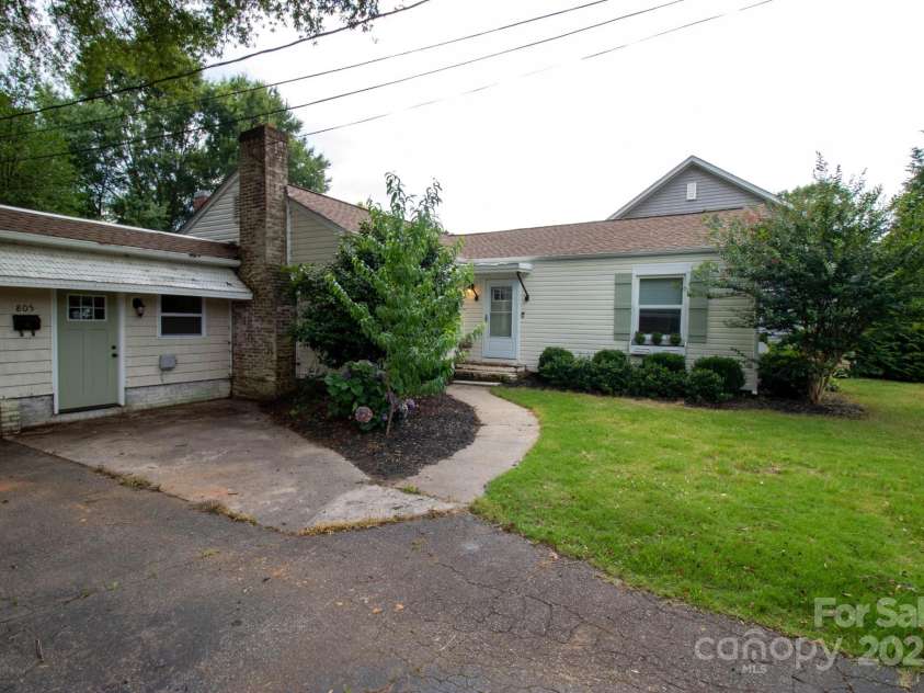 805 Pine Street, Mooresville, NC 28115.  MLS# CAR4276979, YatesRealty ID 26280. 