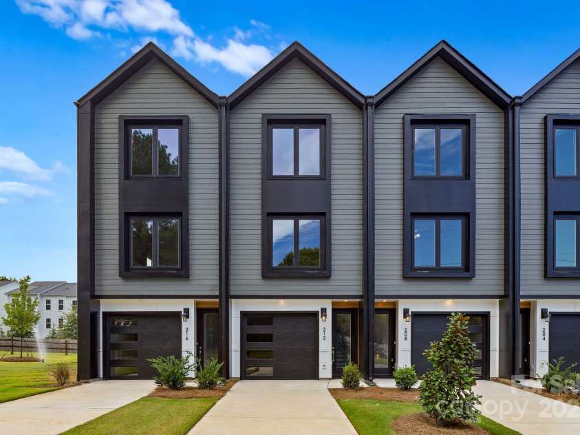 212 Mattoon Street, Charlotte, NC 28216.  MLS# CAR4306793, YatesRealty ID 26281. 