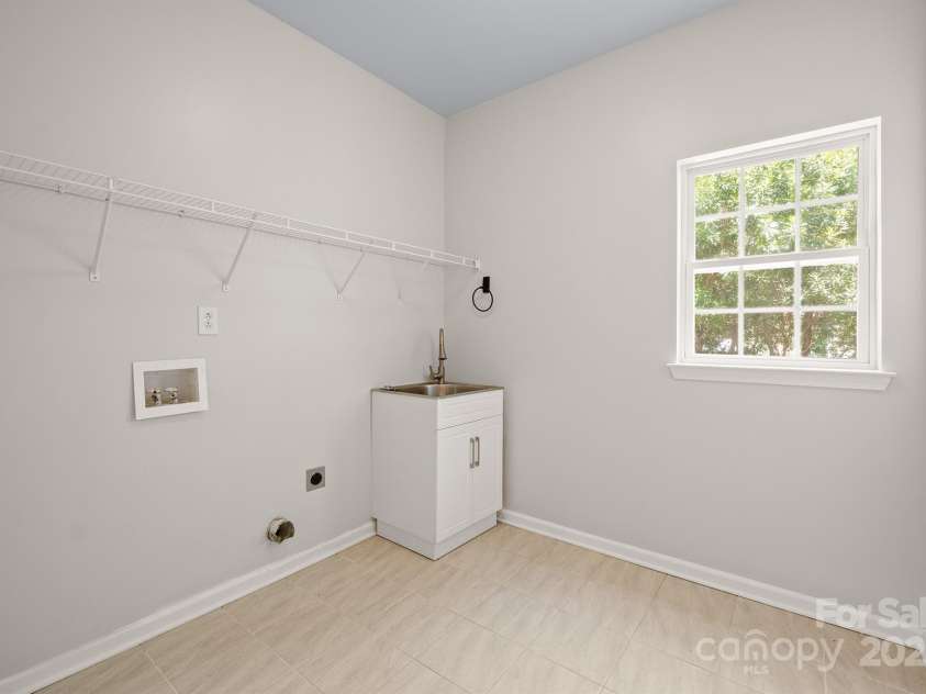 7563 Sedgebrook Drive, Stanley, NC 28164.  MLS# CAR4278112, YatesRealty ID 26282. Laundry Room