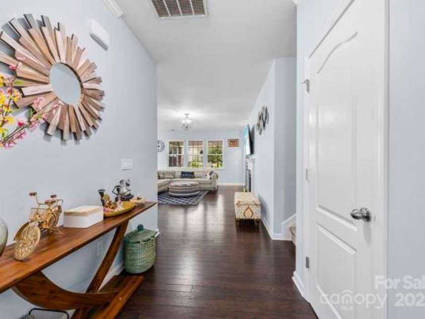 12611 Chantrey Way, Huntersville, NC 28078.  MLS# CAR4280068, YatesRealty ID 26283. Entryway