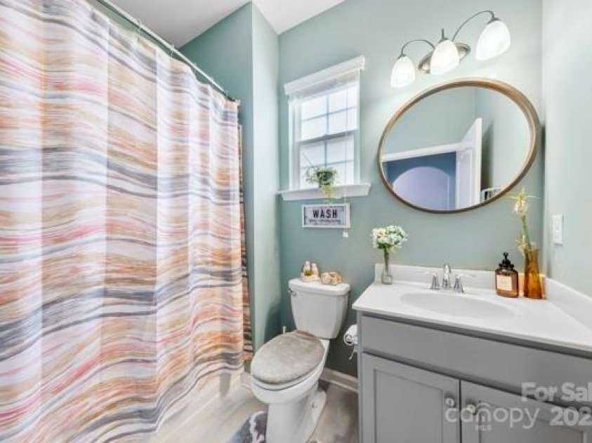 12611 Chantrey Way, Huntersville, NC 28078.  MLS# CAR4280068, YatesRealty ID 26283. Guest Bath