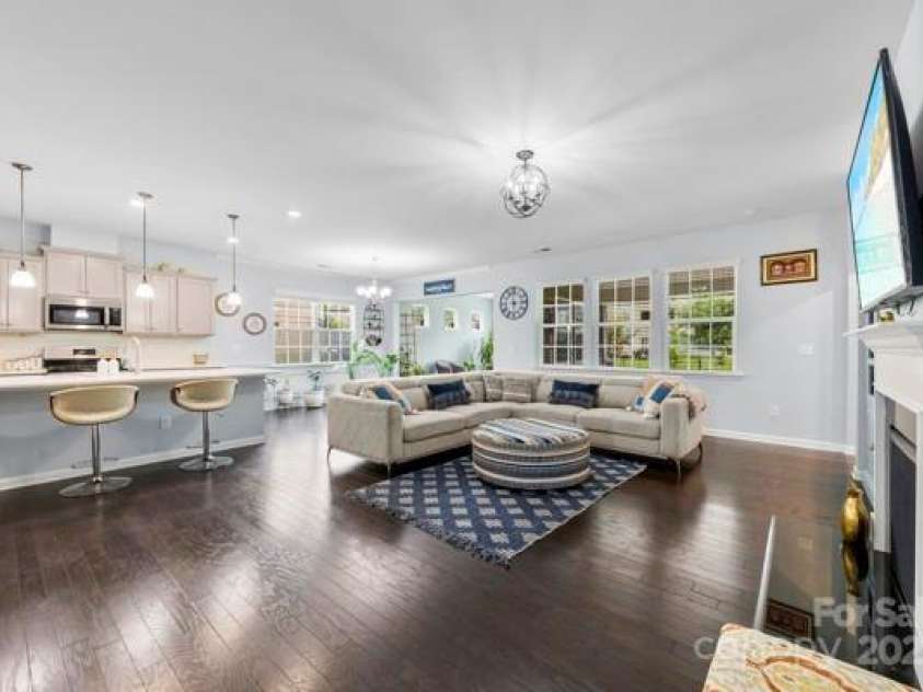 12611 Chantrey Way, Huntersville, NC 28078.  MLS# CAR4280068, YatesRealty ID 26283. Kitchen/Living Room