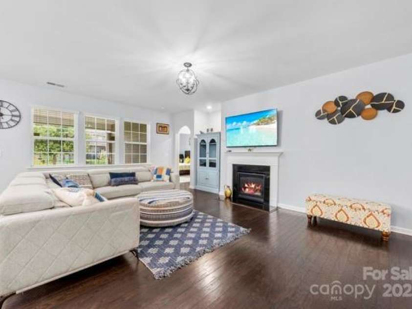 12611 Chantrey Way, Huntersville, NC 28078.  MLS# CAR4280068, YatesRealty ID 26283. Living Room