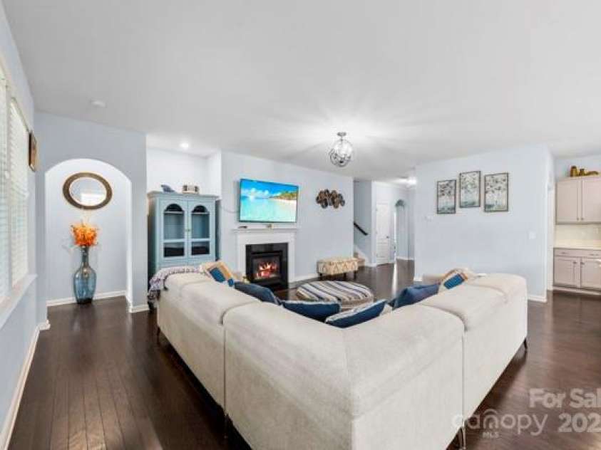 12611 Chantrey Way, Huntersville, NC 28078.  MLS# CAR4280068, YatesRealty ID 26283. Living Room