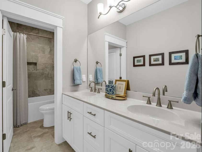 564 Sweet Birch Park Lane, Black Mountain, NC 28711.  MLS# CAR4380422, YatesRealty ID 26283. 