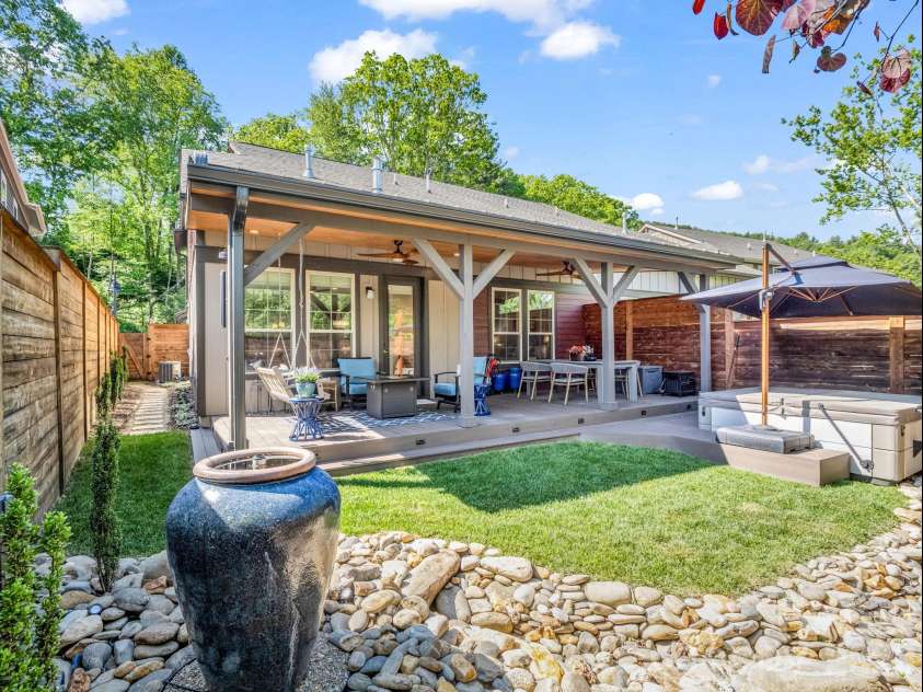 564 Sweet Birch Park Lane, Black Mountain, NC 28711.  MLS# CAR4380422, YatesRealty ID 26283. 