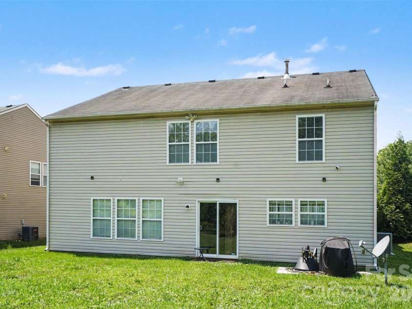 3412 Aldwych Way, Charlotte, NC 28216.  MLS# CAR4387238, YatesRealty ID 26284. 