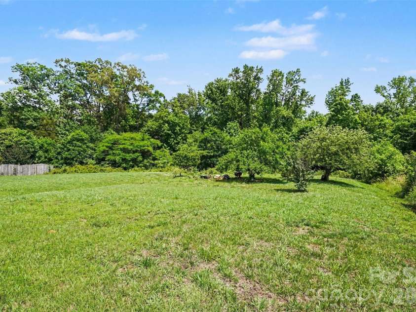 3412 Aldwych Way, Charlotte, NC 28216.  MLS# CAR4387238, YatesRealty ID 26284. 