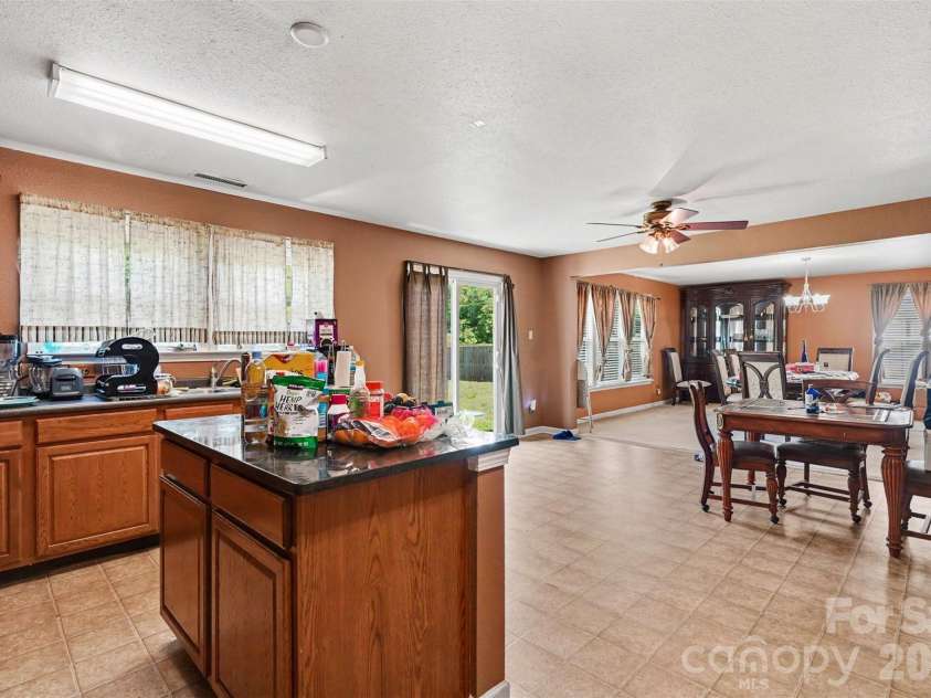 3412 Aldwych Way, Charlotte, NC 28216.  MLS# CAR4387238, YatesRealty ID 26284. 