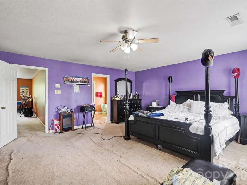 3412 Aldwych Way, Charlotte, NC 28216.  MLS# CAR4387238, YatesRealty ID 26284. 