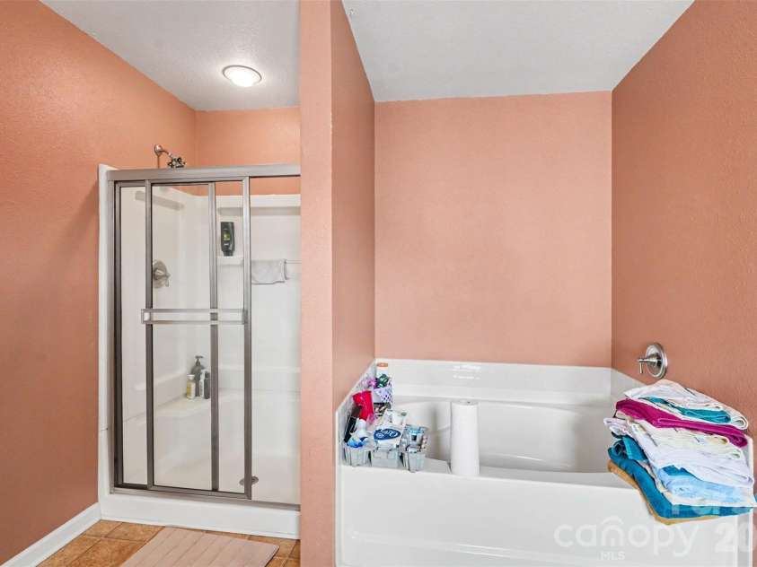 3412 Aldwych Way, Charlotte, NC 28216.  MLS# CAR4387238, YatesRealty ID 26284. 