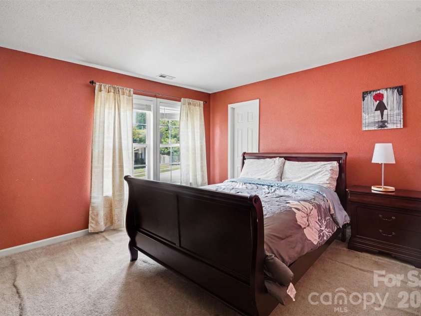 3412 Aldwych Way, Charlotte, NC 28216.  MLS# CAR4387238, YatesRealty ID 26284. 