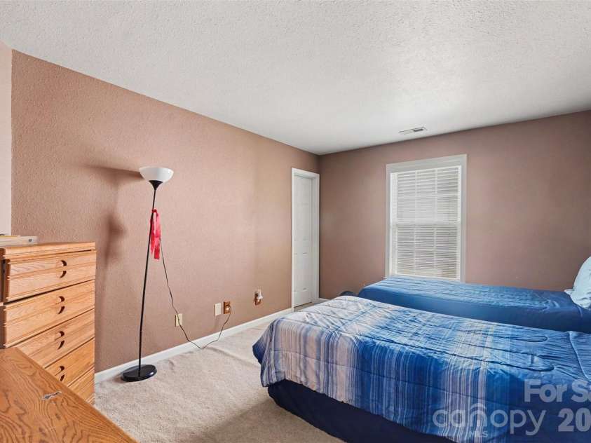 3412 Aldwych Way, Charlotte, NC 28216.  MLS# CAR4387238, YatesRealty ID 26284. 