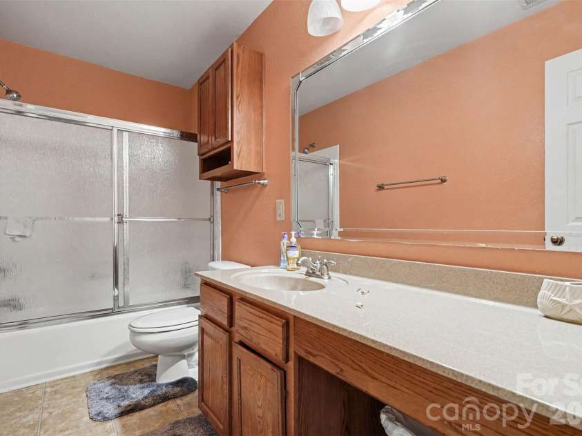 3412 Aldwych Way, Charlotte, NC 28216.  MLS# CAR4387238, YatesRealty ID 26284. 