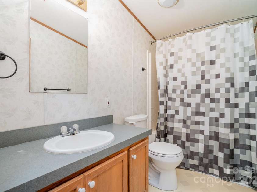 495 Brumley Road, Mooresville, NC 28115.  MLS# CAR4272935, YatesRealty ID 26284. 2nd full bath
