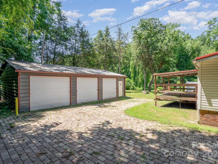 495 Brumley Road, Mooresville, NC 28115.  MLS# CAR4272935, YatesRealty ID 26284. 3.5 Car Garage