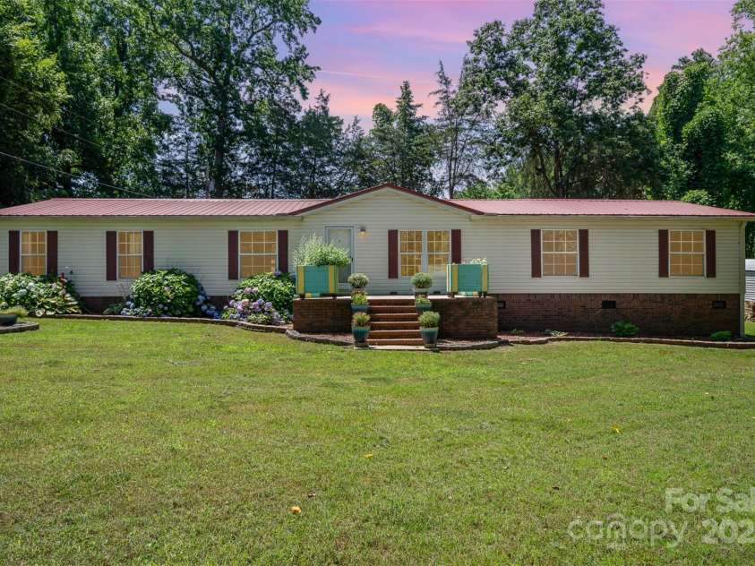 495 Brumley Road, Mooresville, NC 28115.  MLS# CAR4272935, YatesRealty ID 26284. 