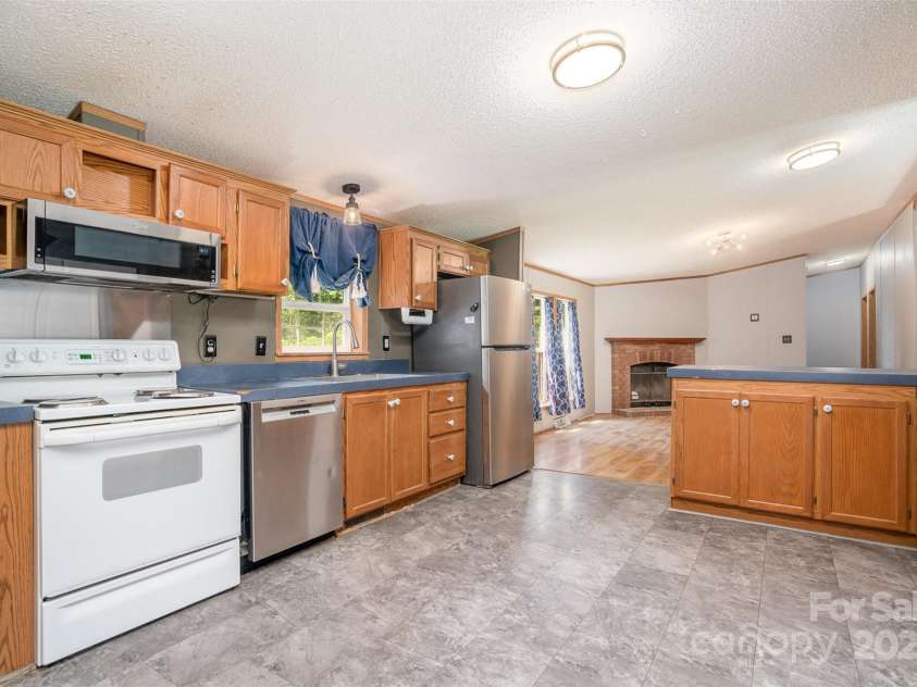495 Brumley Road, Mooresville, NC 28115.  MLS# CAR4272935, YatesRealty ID 26284. Kitchen