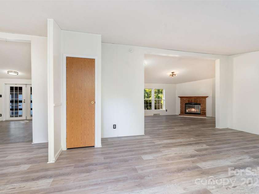 495 Brumley Road, Mooresville, NC 28115.  MLS# CAR4309551, YatesRealty ID 26284. 