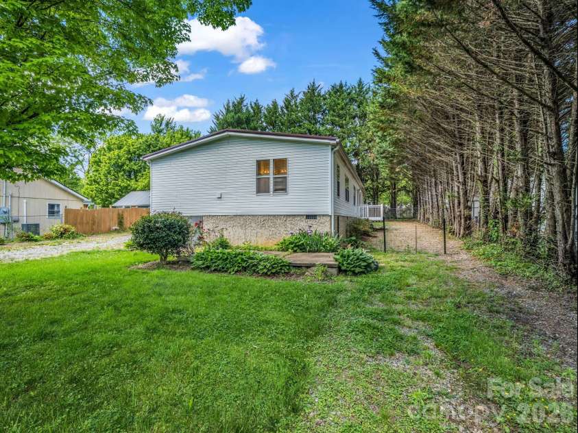 213 Old State Ten Road, Black Mountain, NC 28711.  MLS# CAR4375509, YatesRealty ID 26285. 