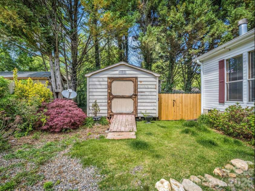 213 Old State Ten Road, Black Mountain, NC 28711.  MLS# CAR4375509, YatesRealty ID 26285. 