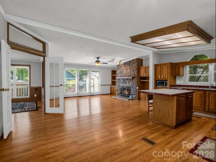 213 Old State Ten Road, Black Mountain, NC 28711.  MLS# CAR4375509, YatesRealty ID 26285. 