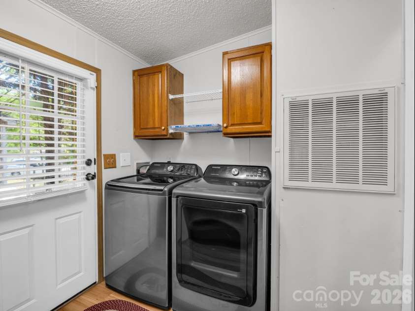 213 Old State Ten Road, Black Mountain, NC 28711.  MLS# CAR4375509, YatesRealty ID 26285. 