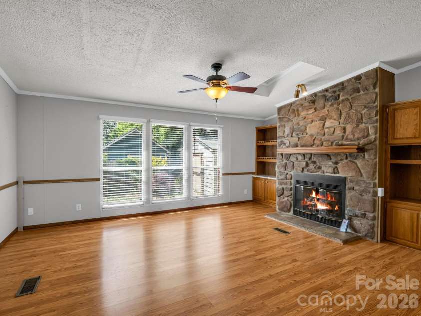 213 Old State Ten Road, Black Mountain, NC 28711.  MLS# CAR4375509, YatesRealty ID 26285. 