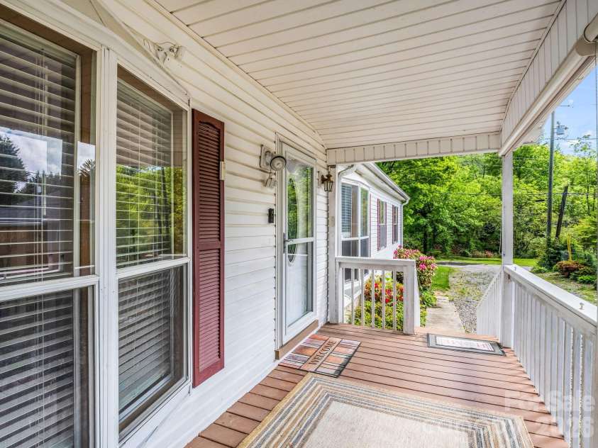 213 Old State Ten Road, Black Mountain, NC 28711.  MLS# CAR4375509, YatesRealty ID 26285. 