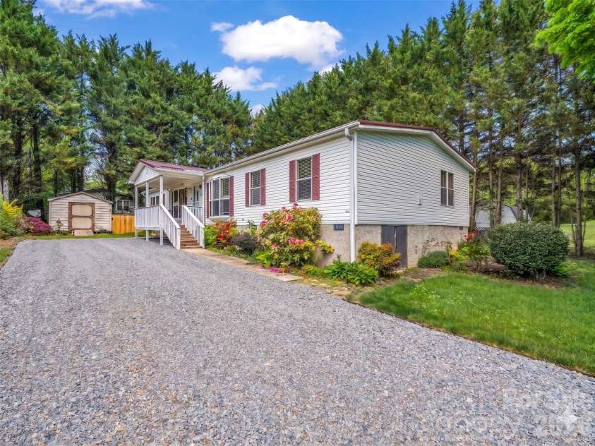 213 Old State Ten Road, Black Mountain, NC 28711.  MLS# CAR4375509, YatesRealty ID 26285. 