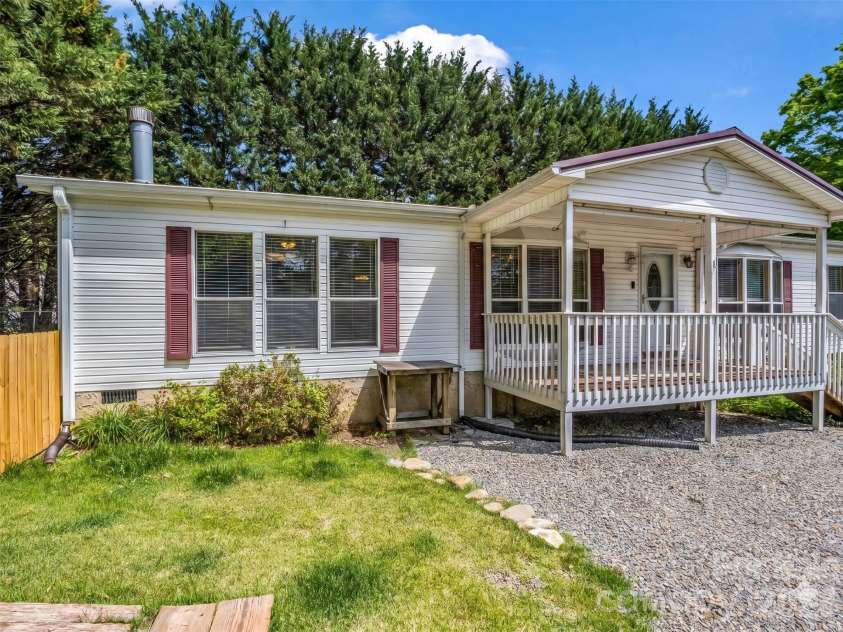 213 Old State Ten Road, Black Mountain, NC 28711.  MLS# CAR4375509, YatesRealty ID 26285. 