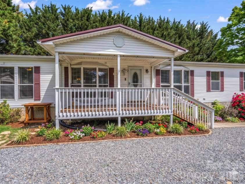 213 Old State Ten Road, Black Mountain, NC 28711.  MLS# CAR4375509, YatesRealty ID 26285. 