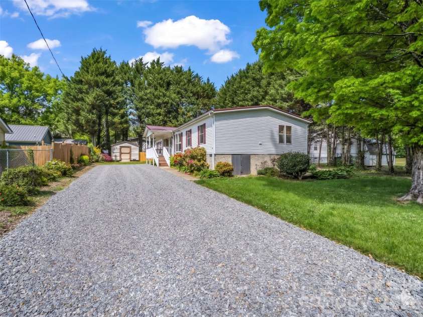 213 Old State Ten Road, Black Mountain, NC 28711.  MLS# CAR4375509, YatesRealty ID 26285. 