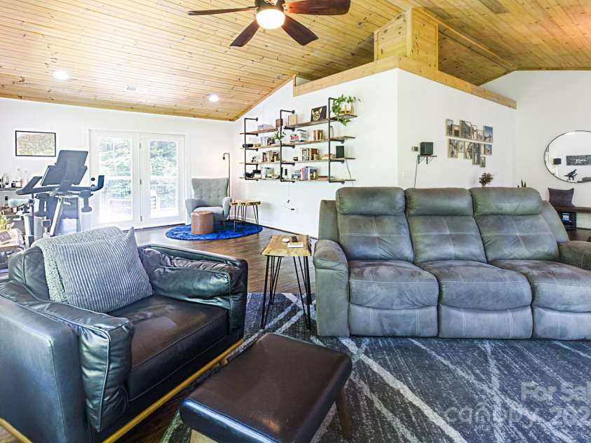 373 Fox Trace Drive, Sylva, NC 28779.  MLS# CAR4277624, YatesRealty ID 26286. 