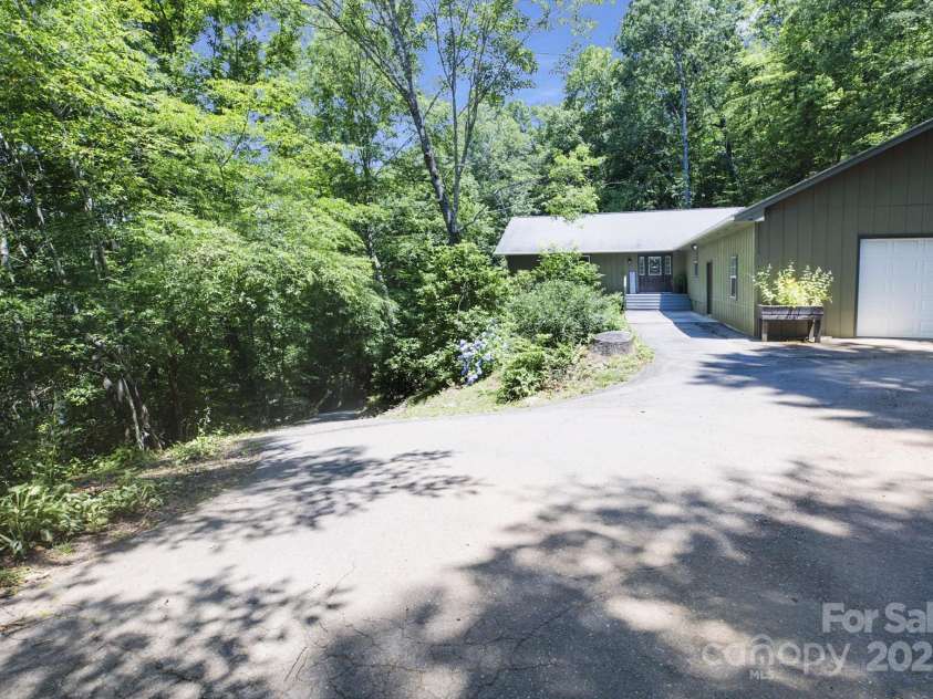 373 Fox Trace Drive, Sylva, NC 28779.  MLS# CAR4277624, YatesRealty ID 26286. 