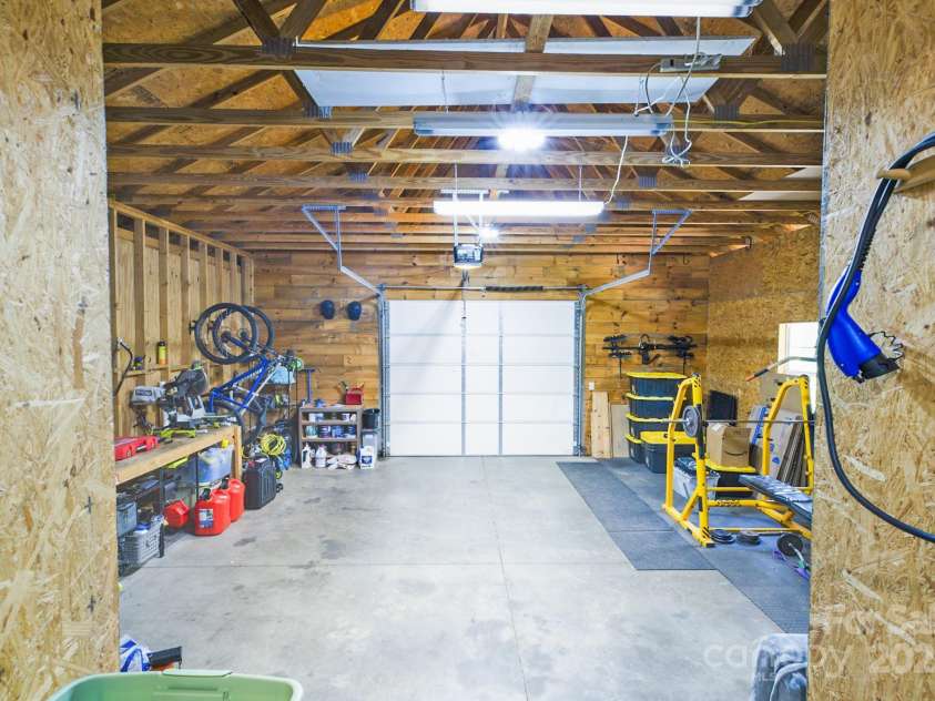 373 Fox Trace Drive, Sylva, NC 28779.  MLS# CAR4277624, YatesRealty ID 26286. 