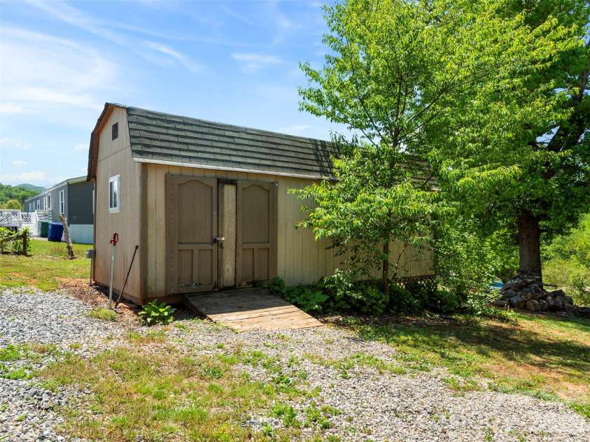 32 Noland Hills Drive, Leicester, NC 28748.  MLS# CAR4379480, YatesRealty ID 26287. 
