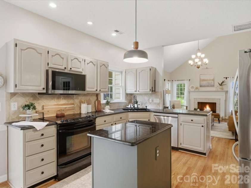 12505 Abbotsbury Court, Charlotte, NC 28277.  MLS# CAR4381045, YatesRealty ID 26289. 