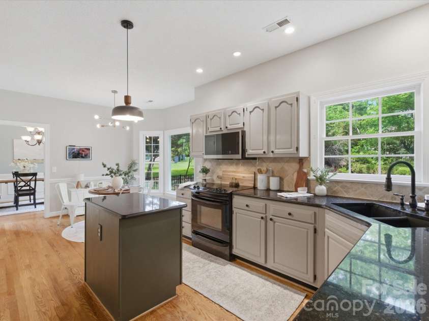12505 Abbotsbury Court, Charlotte, NC 28277.  MLS# CAR4381045, YatesRealty ID 26289. 