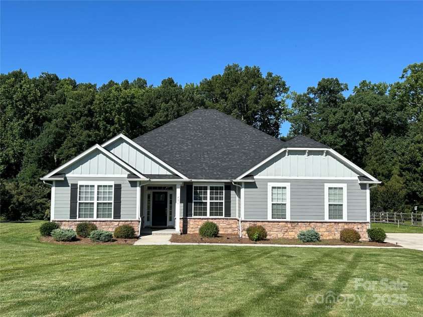 231 Glenwood Drive, Oakboro, NC 28129.  MLS# CAR4273130, YatesRealty ID 26289. 