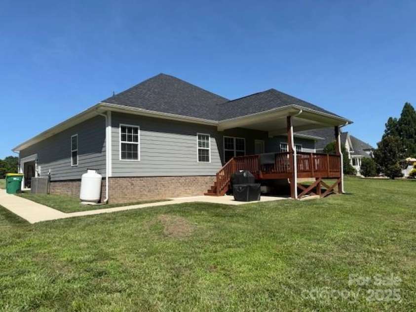 231 Glenwood Drive, Oakboro, NC 28129.  MLS# CAR4273130, YatesRealty ID 26289. 