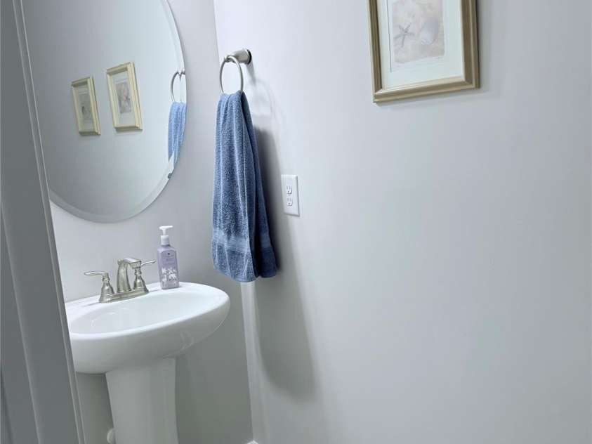 231 Glenwood Drive, Oakboro, NC 28129.  MLS# CAR4273130, YatesRealty ID 26289. Half Bath