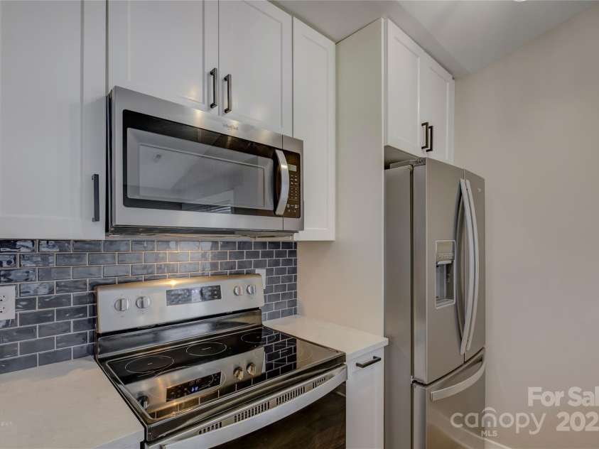 525 Graham Street, Charlotte, NC 28202.  MLS# CAR4321780, YatesRealty ID 2629. 