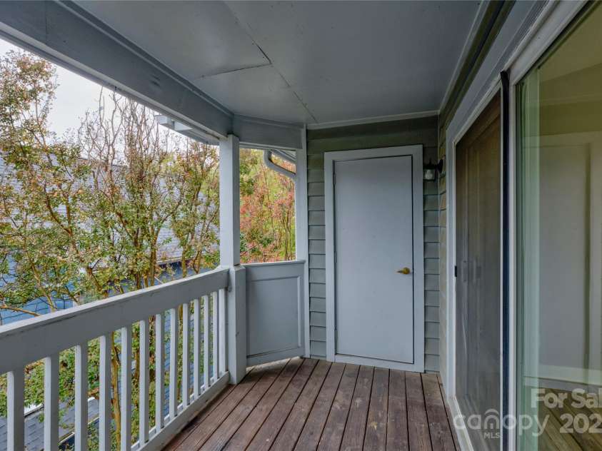 525 Graham Street, Charlotte, NC 28202.  MLS# CAR4321780, YatesRealty ID 2629. 